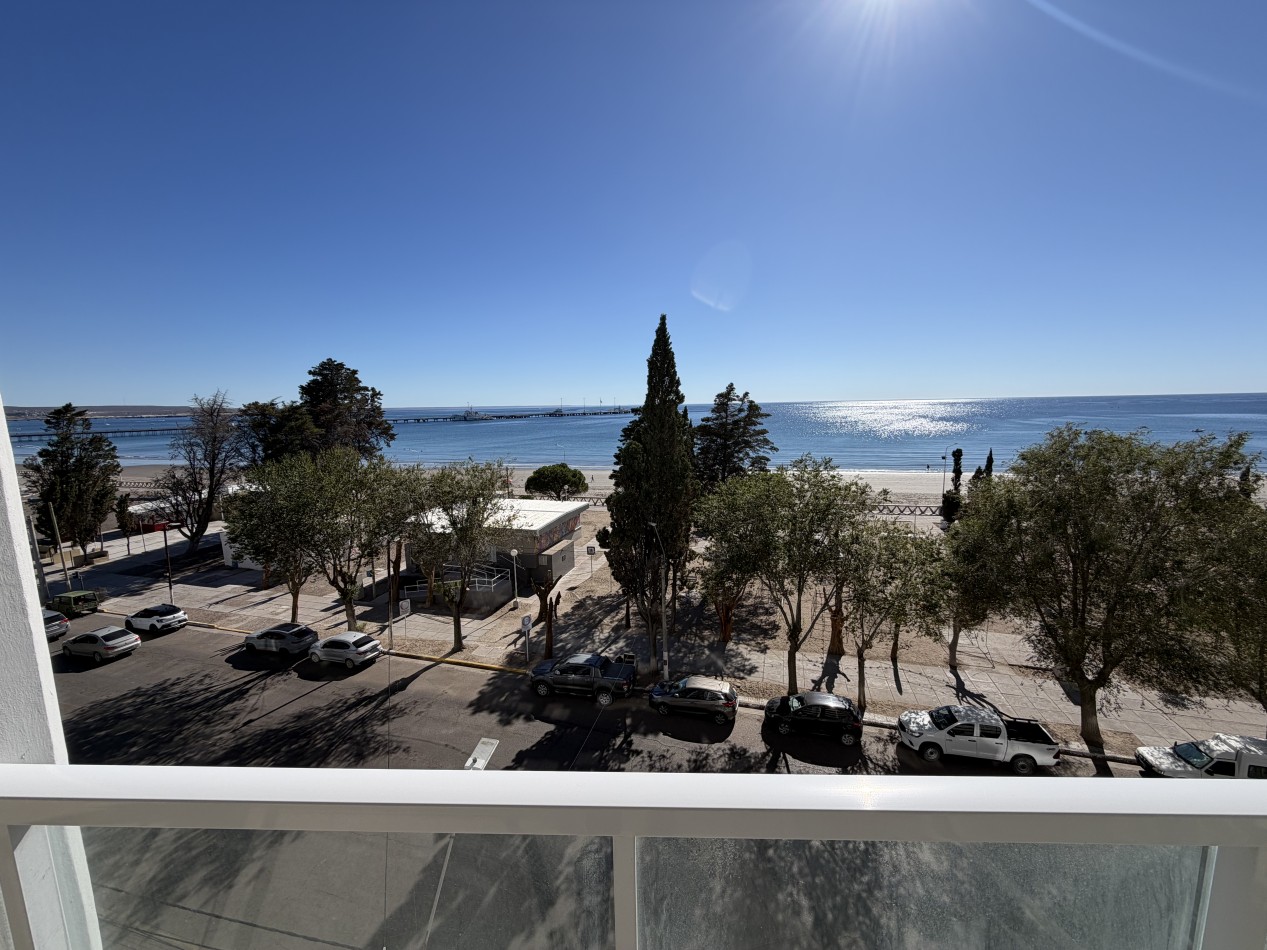 DEPTO DE CATEGORIA FRENTE AL MAR DE 2 DORMITORIOS CON COCHERA 