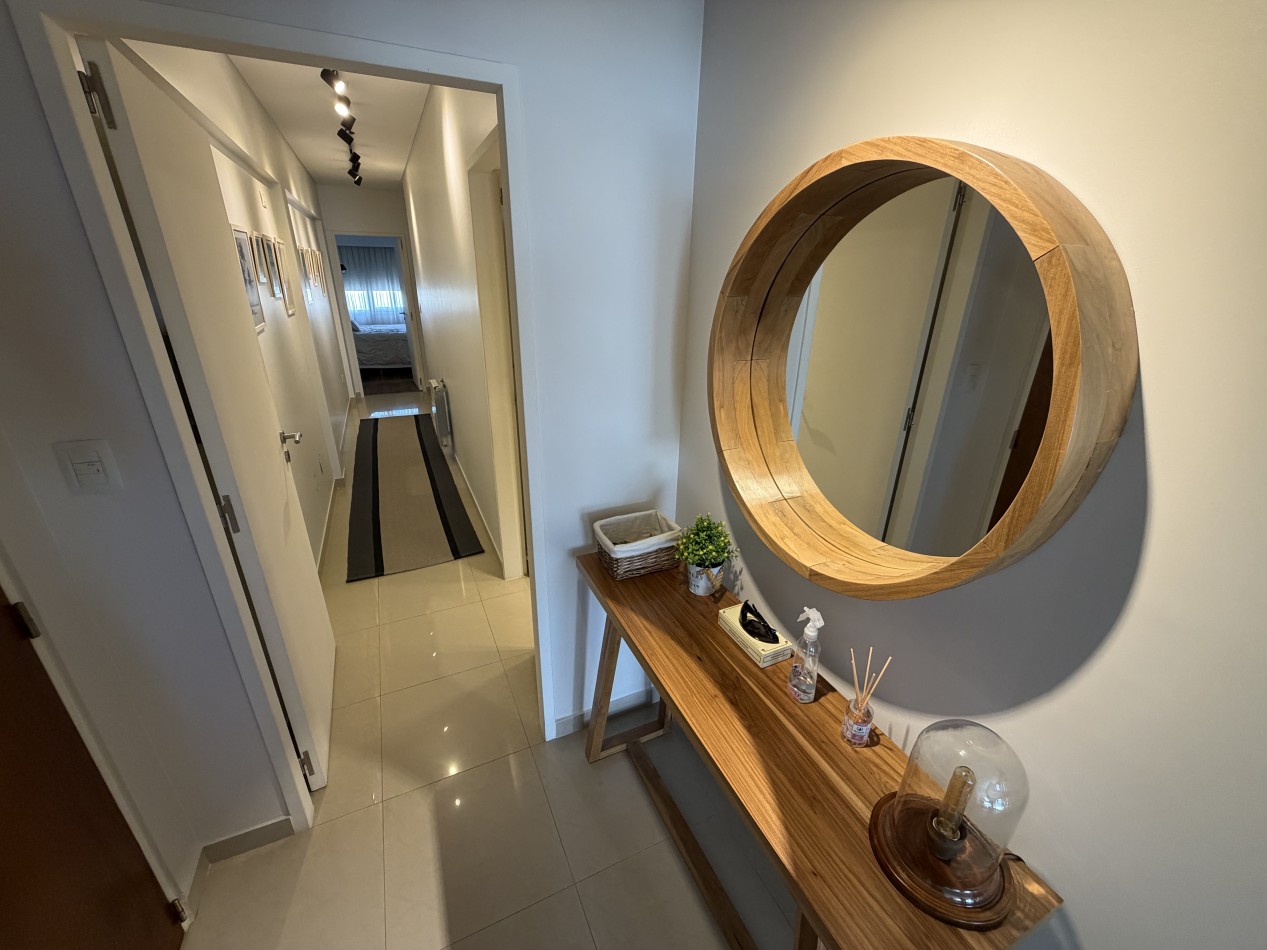 DEPTO DE CATEGORIA FRENTE AL MAR DE 2 DORMITORIOS CON COCHERA 