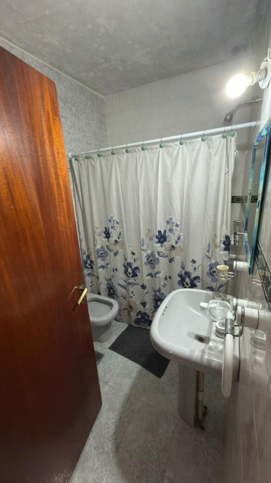 CASA 2 DORMITORIOS CON PATIO Y PISCINA EN BARRIO SUR