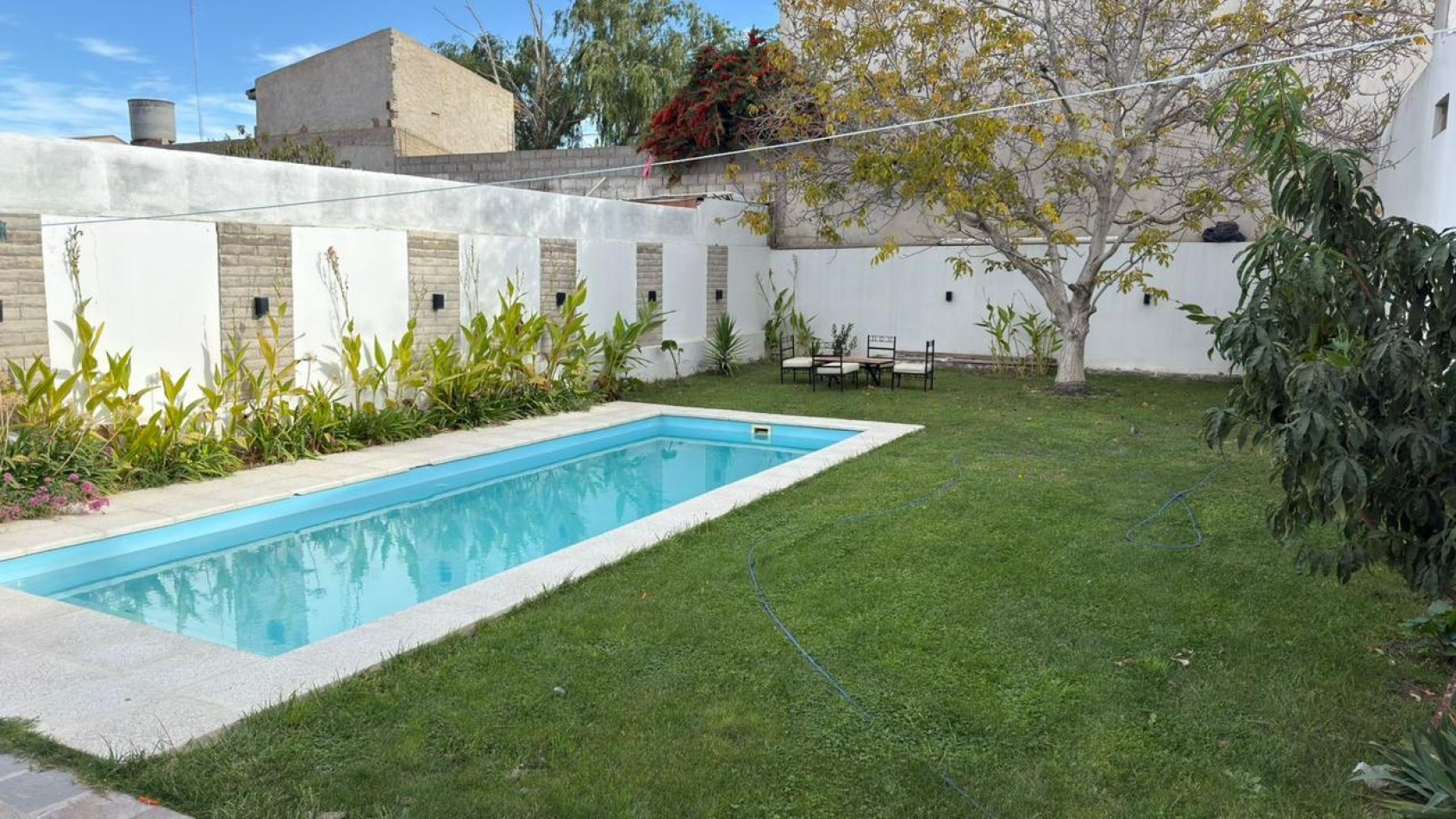 CASA 2 DORMITORIOS CON PATIO Y PISCINA EN BARRIO SUR