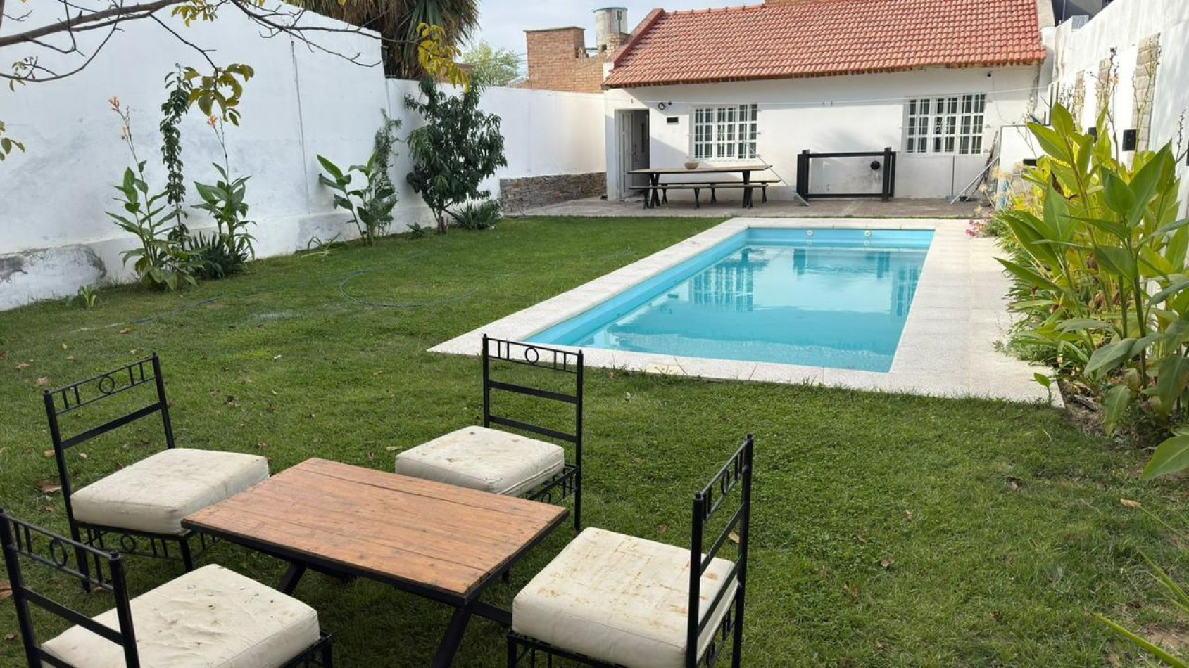 CASA 2 DORMITORIOS CON PATIO Y PISCINA EN BARRIO SUR
