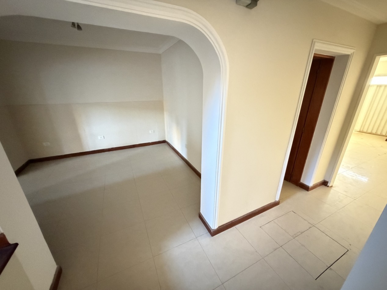 CASA 3 DORMITORIOS CON PATIO Y GARAJE 