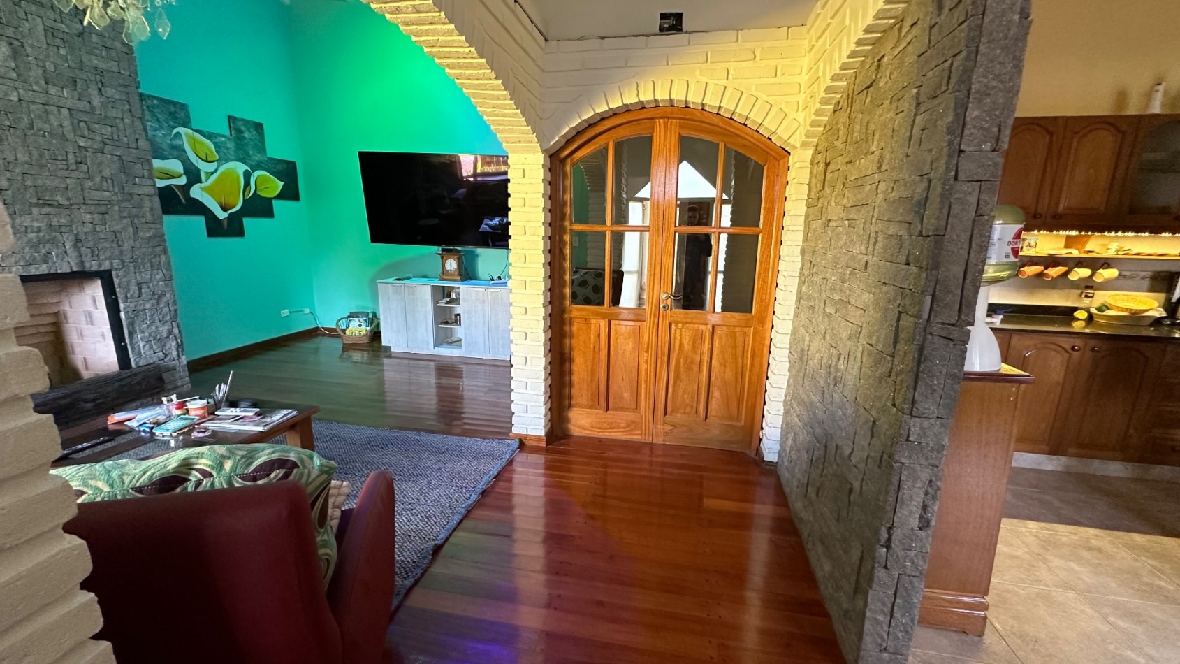 CASA 4 DORMITORIOS CON PISCINA CUBIERTA Y COCHERA 