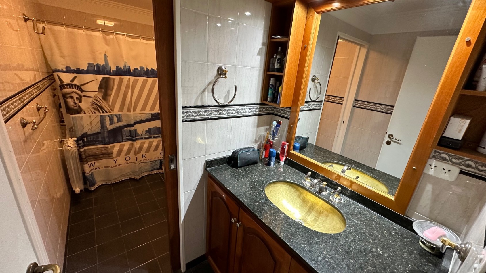 CASA 4 DORMITORIOS CON PISCINA CUBIERTA Y COCHERA 