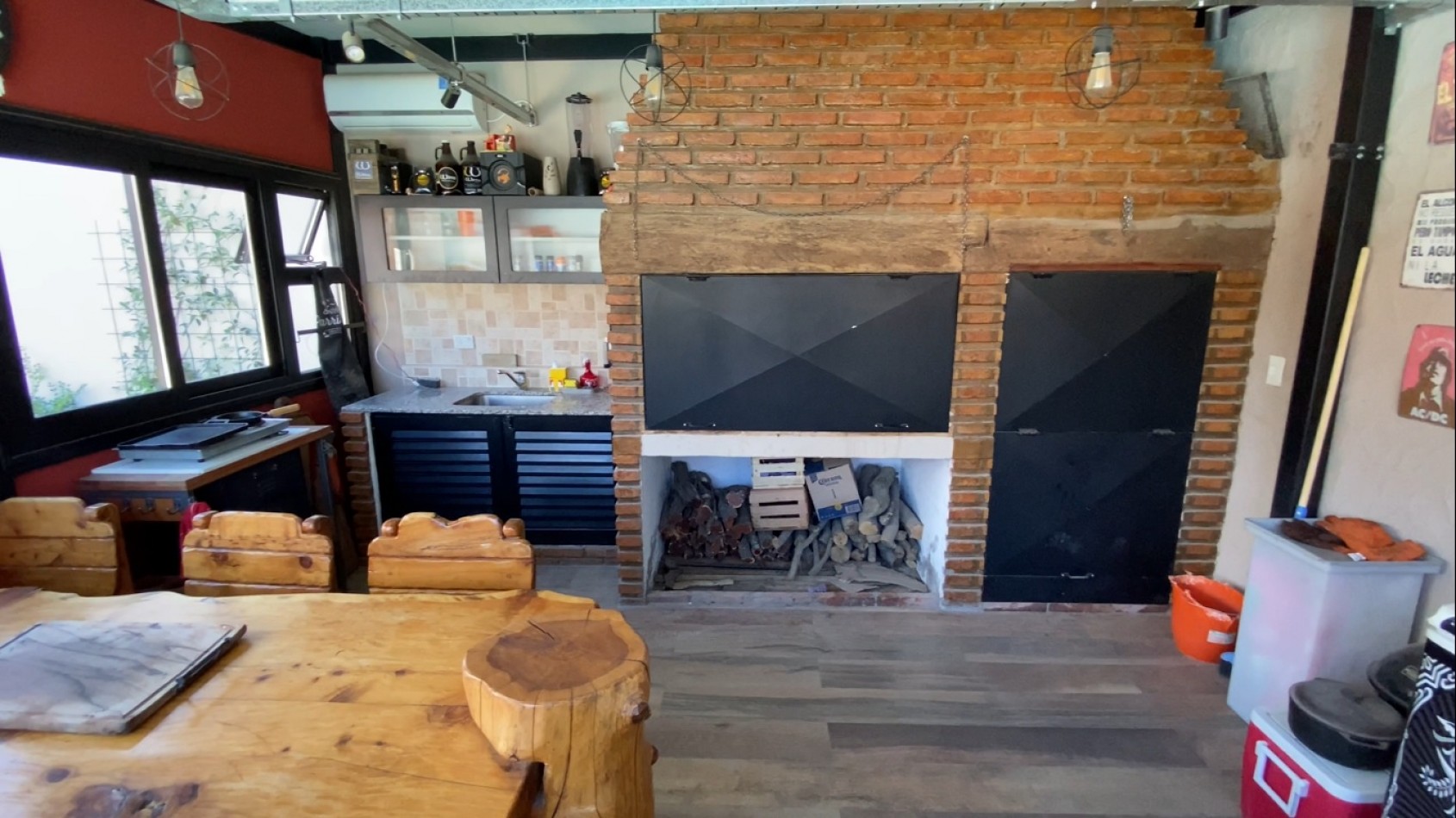 CASA 4 DORMITORIOS CON PISCINA CUBIERTA Y COCHERA 