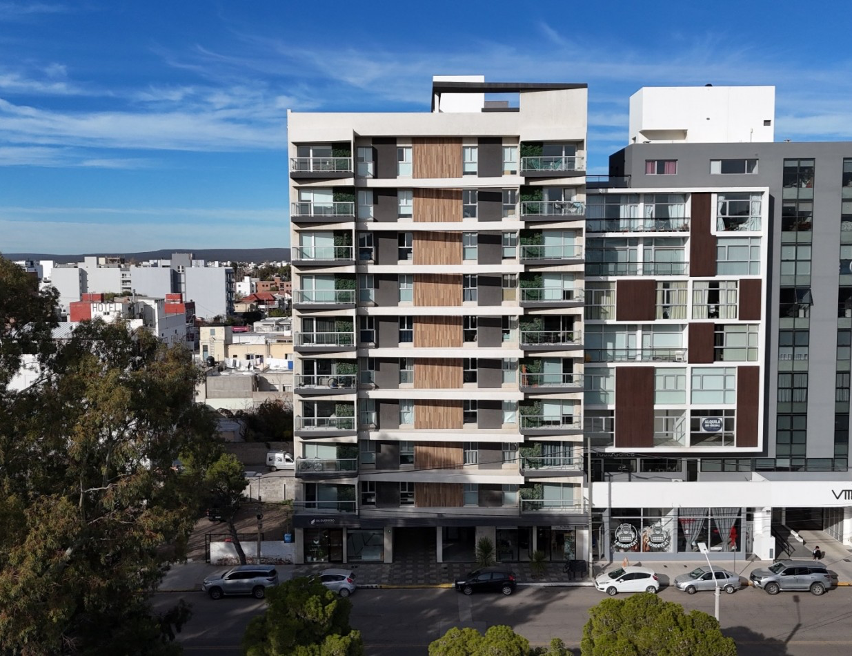 DEPARTAMENTO DE 2 DORMITORIOS CON COCHERA A METROS DEL MAR