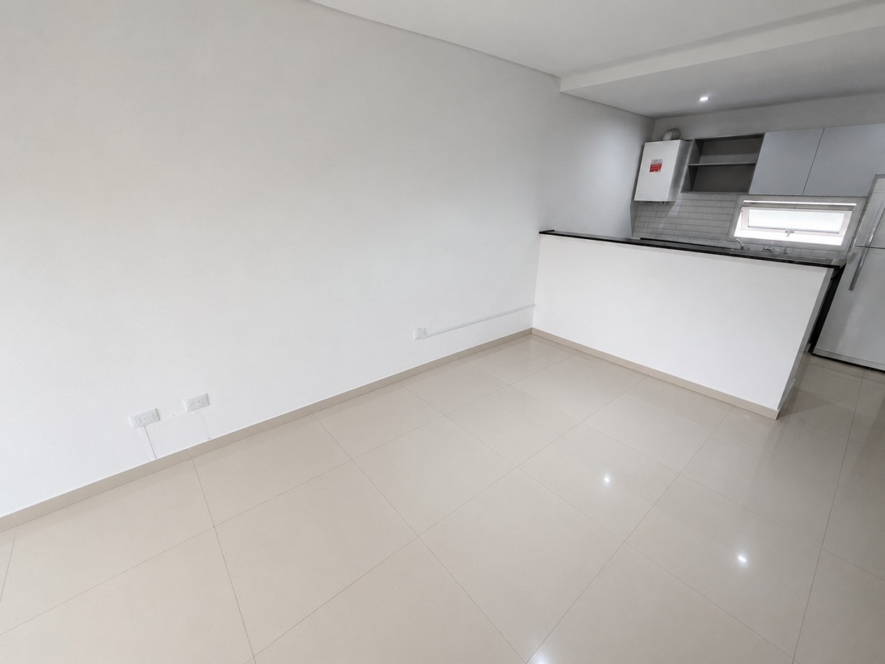 DEPARTAMENTO DE 2 DORMITORIOS CON COCHERA A METROS DEL MAR