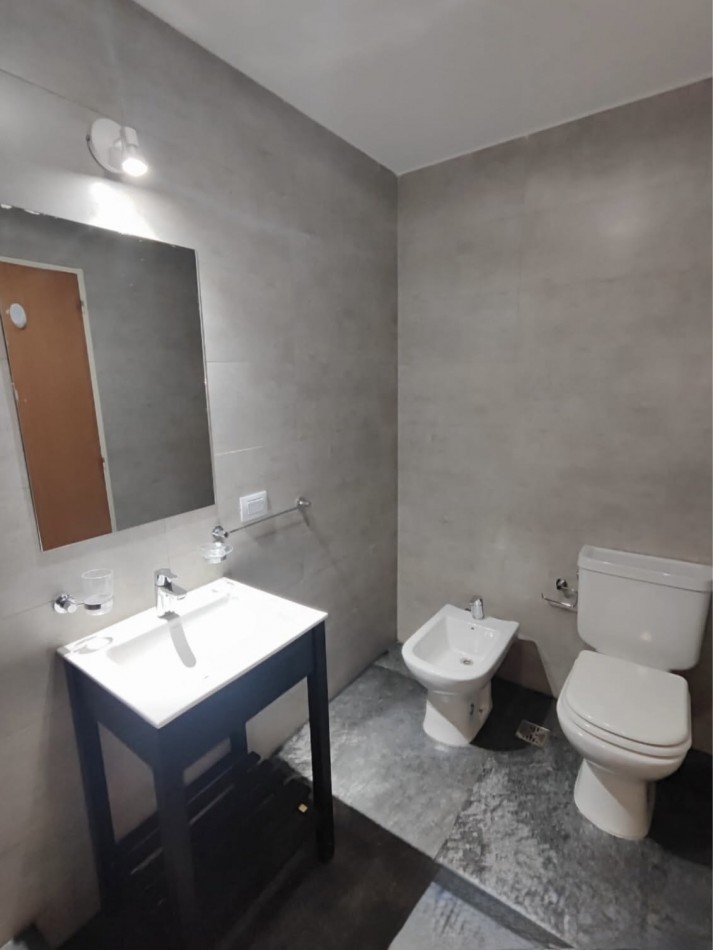 DEPARTAMENTO DE 2 DORMITORIOS CON COCHERA A METROS DEL MAR