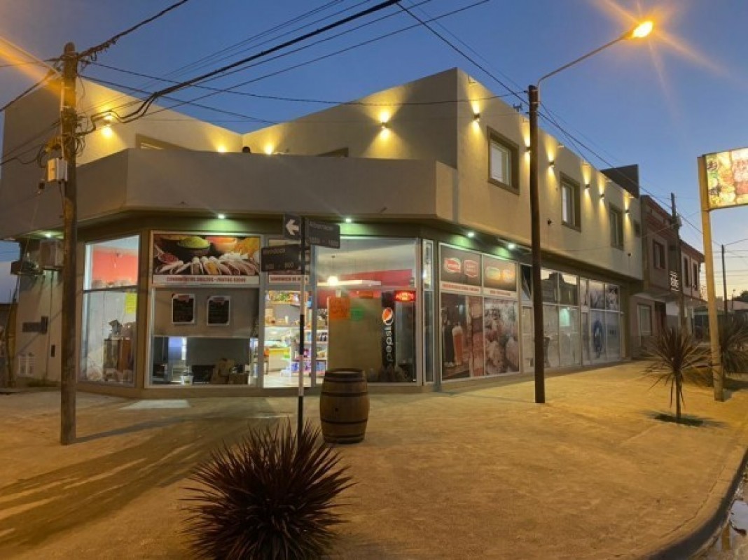 COMPLEJO 3 DEPTOS Y 3 LOCALES COMERCIALES
