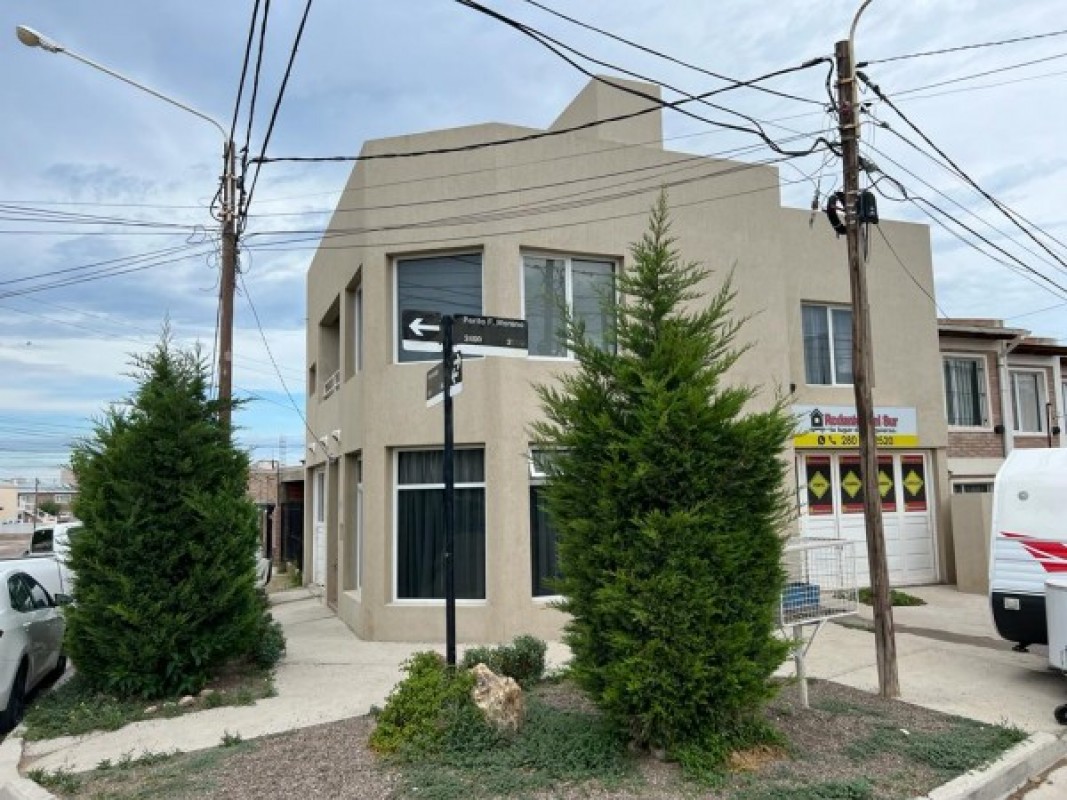Casa en esquina - P. Moreno y Triunvirato