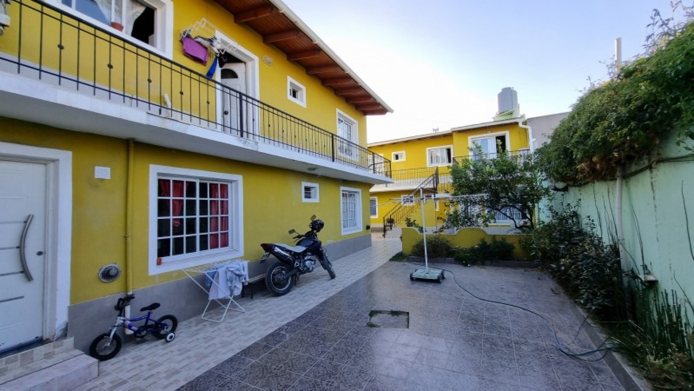 CASA 2 DORMITORIOS + COMPLEJO DE 4 DEPARTAMENTOS