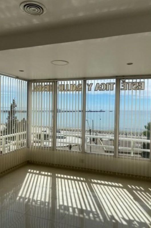 OFICINA 65 M² FRENTE AL MAR