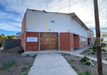 Salón 200 m² con casa de 3 dorm en excelente equina