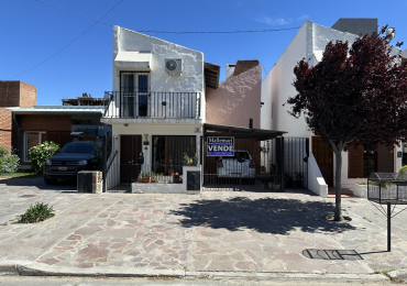 DUPLEX 2 DORMITORIOS CON PATIO Y COCHERA EN EXCELENTE UBICACION