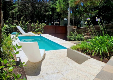 MONTE HERMOSO - EXCELENTE CASA EN VENTA DE 3 DORMITORIOS Y 2 BAÑOS CON PISCINA Y PATIO