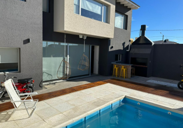 CASA 3 DORMITORIOS CON COCHERA Y PILETA 