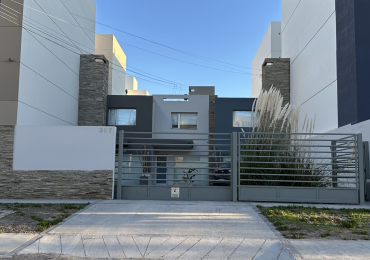DUPLEX 2 DORMITORIOS CON PATIO Y ENTRADA VEHICULR EN ZONA SUR 