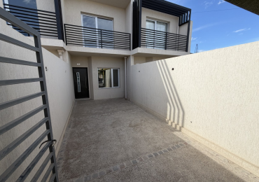 DUPLEX A ESTRENAR EN BARRIO SUR CON PATIO Y COCHERA 
