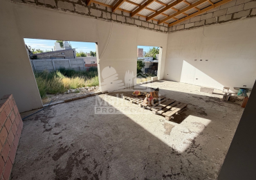 CASA 2 DORMITORIOS A TERMINAR CON 70% DE AVANCE DE OBRA 