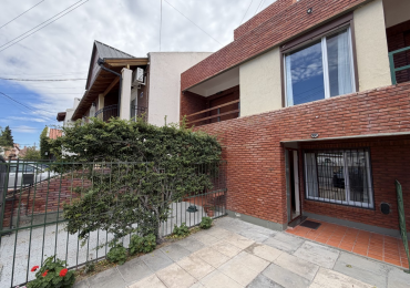 DUPLEX 3 DORMITORIOS CON COCHERA Y PATIO EN BARRIO SUR 