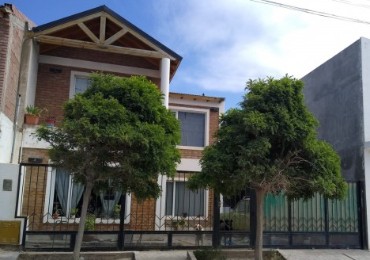 CASA 4 DORMITORIOS